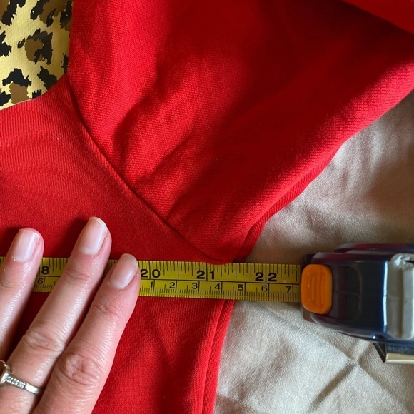 Nike Women’s Red Cheetah Sweatshirt Size XS Loungewear Workout Pullover Top - Picture 6 of 7